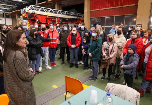 A alcaldesa, Inés Rey, recibe a 30 refuxiados ucraínos procedentes de Polonia